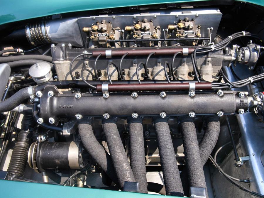 Моторный отсек Aston Martin DBR1 (001) 1956 года  (фото 43 из 52)